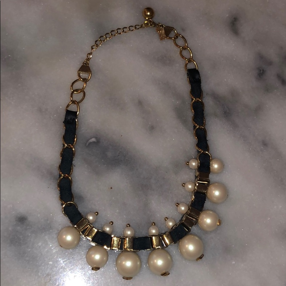 Super cute pearl kate spade necklace!